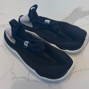 Kids Mesh Water Shoe- size 8C